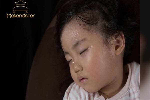 چرا در خواب عرق می‌کنیم؟ | راهنمای کامل علل و راهکارهای تعریق شبانه